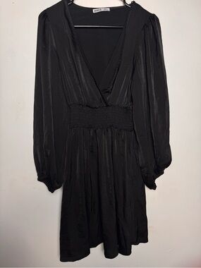 Devoted black flowy dress with sinched waist detail Size-Small